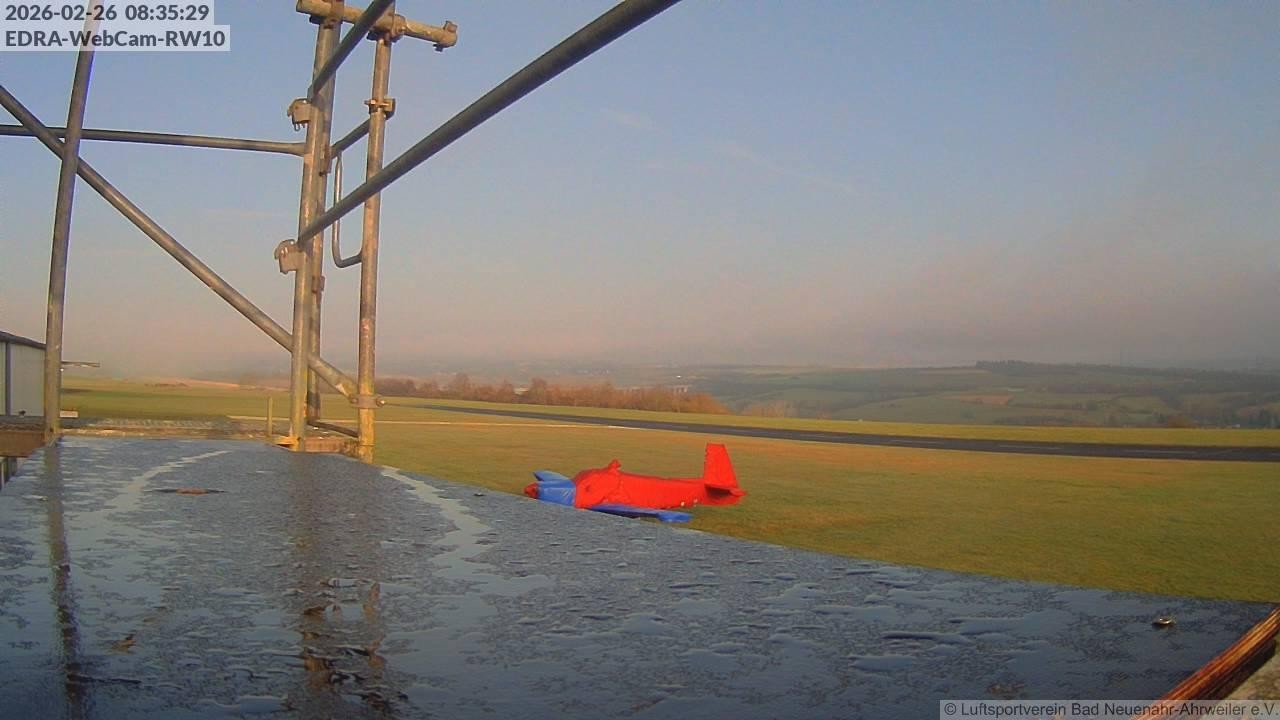 Archiv Foto Webcam Bad Neuenahr-Ahrweiler: Blick auf die Piste 10 des Luftsportverein
