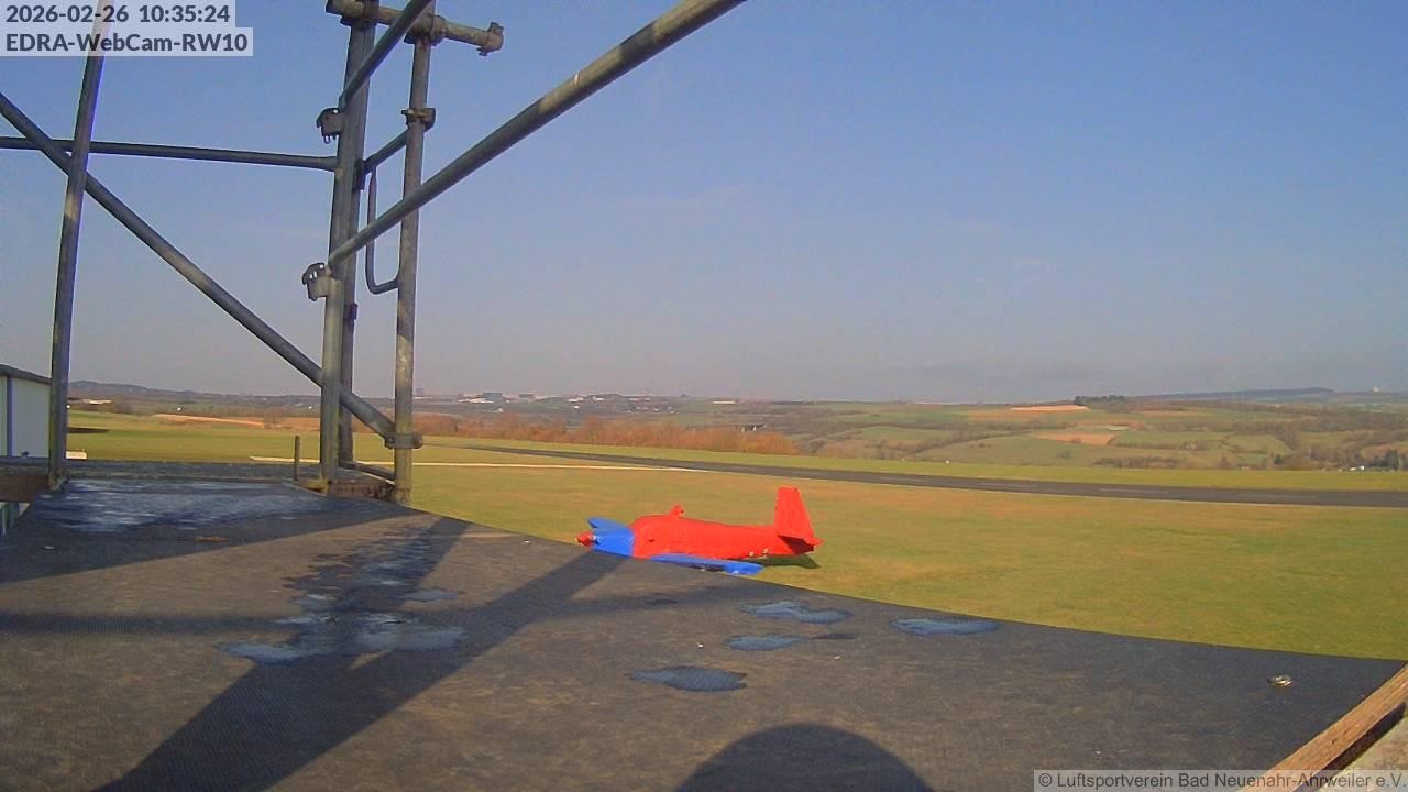 Archiv Foto Webcam Bad Neuenahr-Ahrweiler: Blick auf die Piste 10 des Luftsportverein