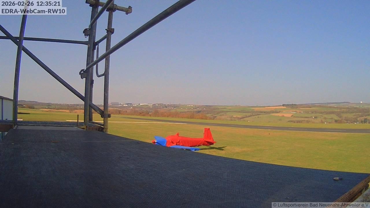 Archiv Foto Webcam Bad Neuenahr-Ahrweiler: Blick auf die Piste 10 des Luftsportverein