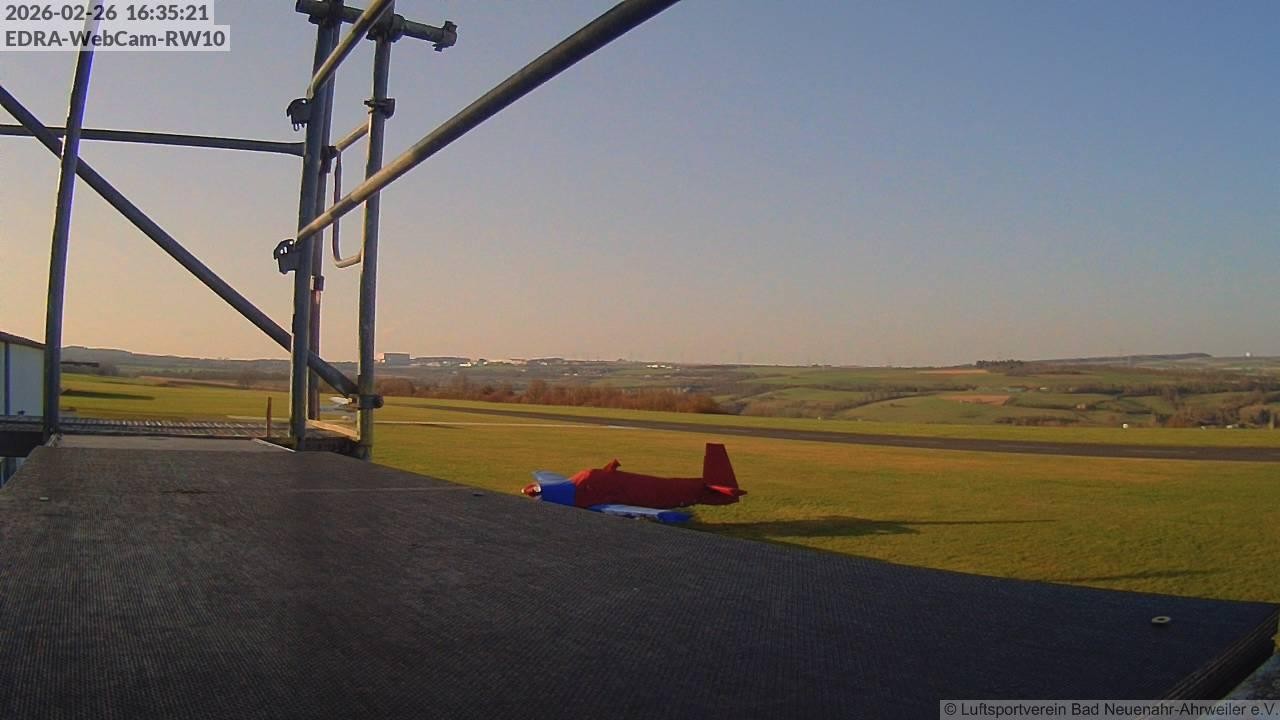 Archiv Foto Webcam Bad Neuenahr-Ahrweiler: Blick auf die Piste 10 des Luftsportverein