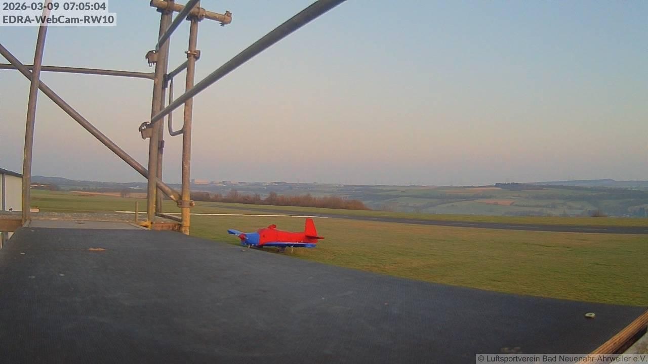 Archiv Foto Webcam Bad Neuenahr-Ahrweiler: Blick auf die Piste 10 des Luftsportverein