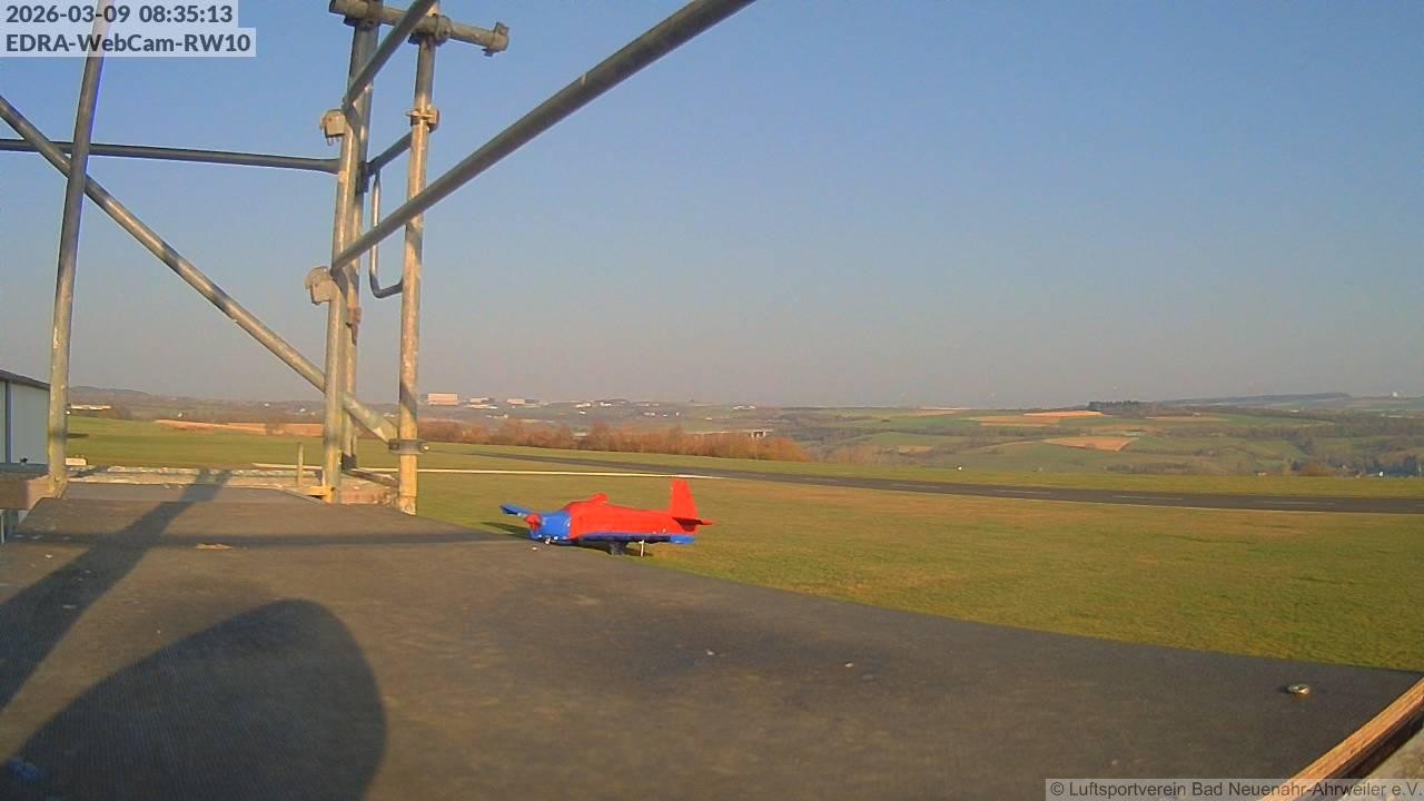 Archiv Foto Webcam Bad Neuenahr-Ahrweiler: Blick auf die Piste 10 des Luftsportverein