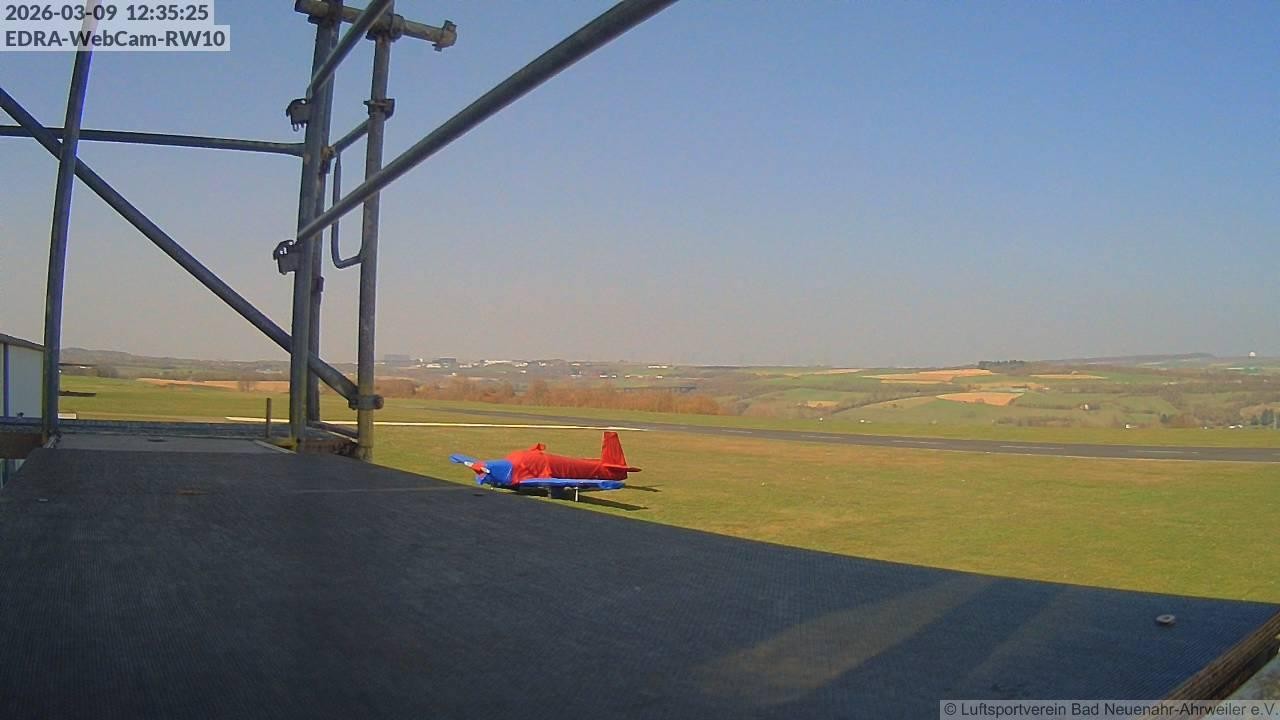 Archiv Foto Webcam Bad Neuenahr-Ahrweiler: Blick auf die Piste 10 des Luftsportverein