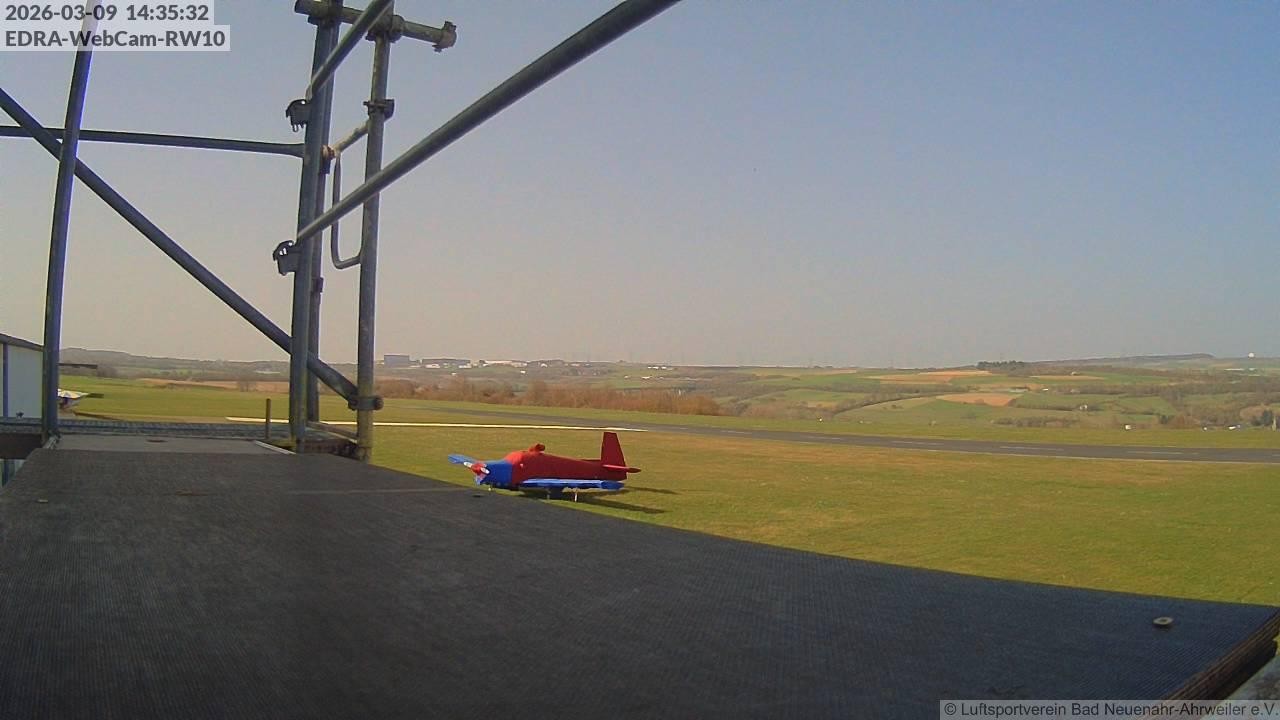 Archiv Foto Webcam Bad Neuenahr-Ahrweiler: Blick auf die Piste 10 des Luftsportverein