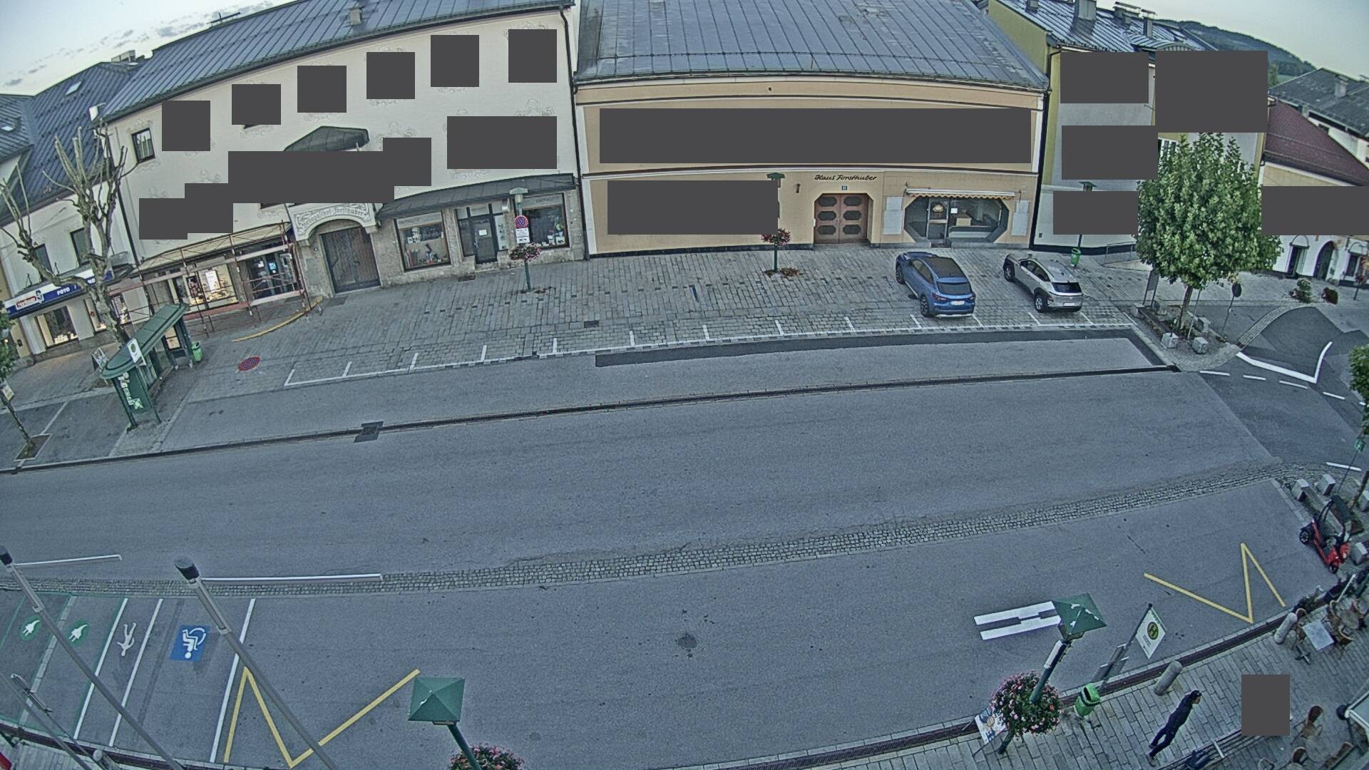Archived image Webcam Town square of Neumarkt am Wallersee