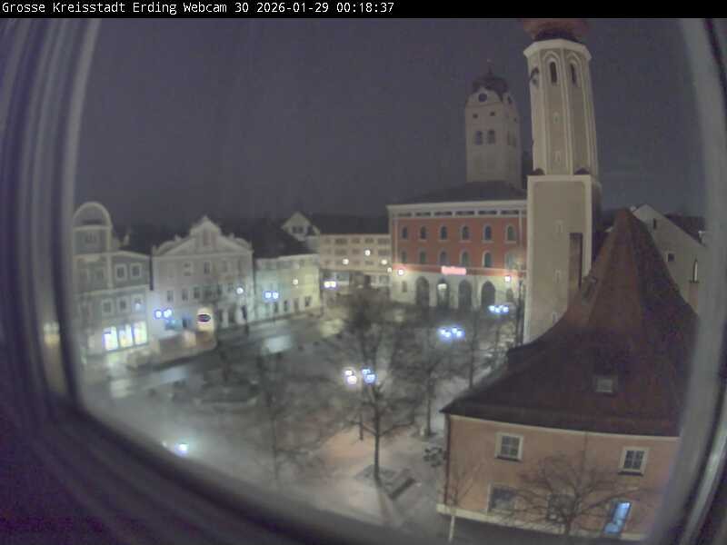 Archiv Foto Webcam Erding: Schrannenplatz und Kirche