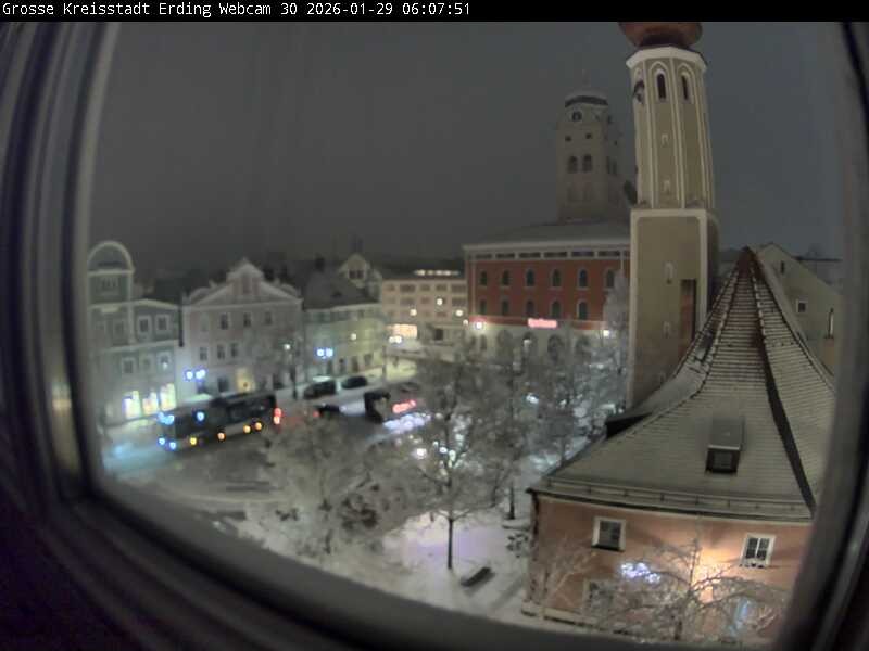 Archiv Foto Webcam Erding: Schrannenplatz und Kirche