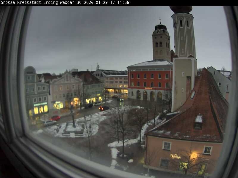 Archiv Foto Webcam Erding: Schrannenplatz und Kirche