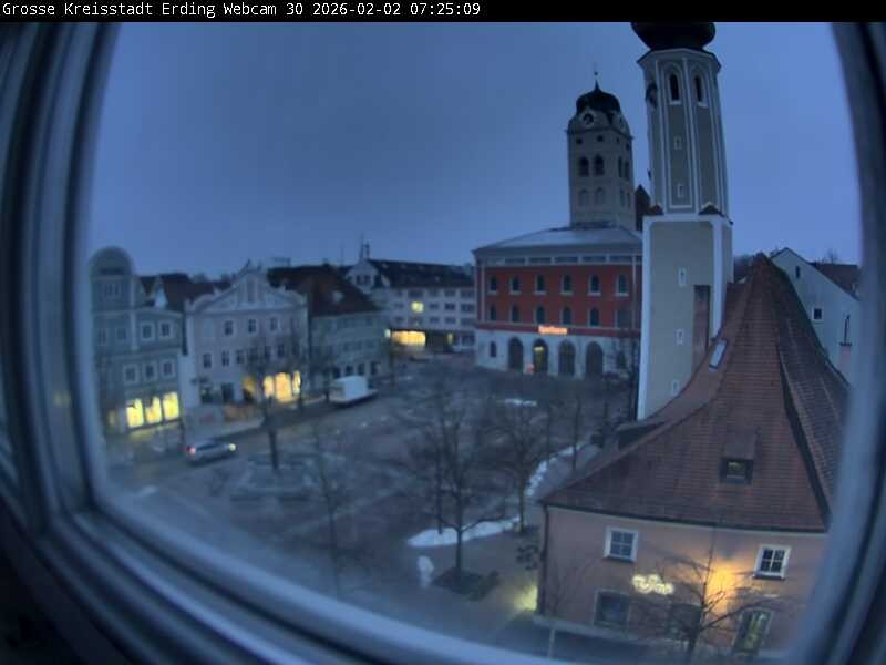 Archiv Foto Webcam Erding: Schrannenplatz und Kirche