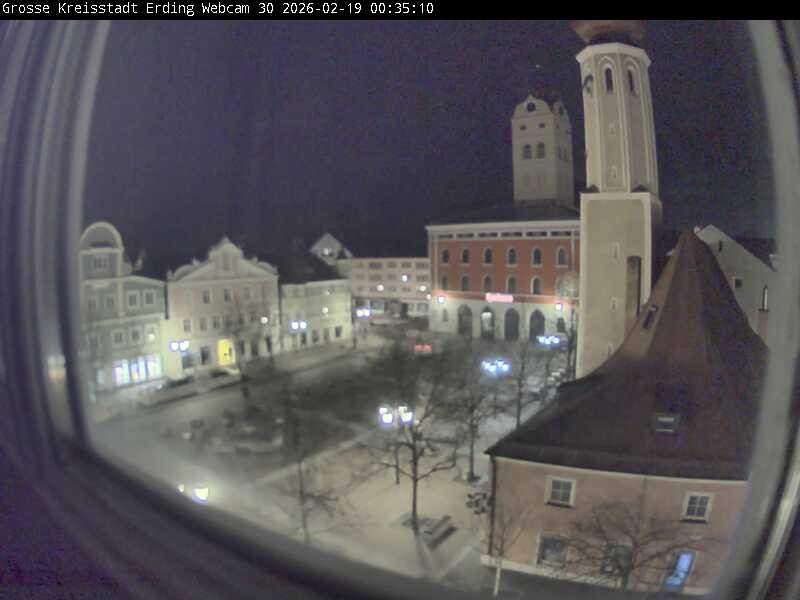 Archiv Foto Webcam Erding: Schrannenplatz und Kirche