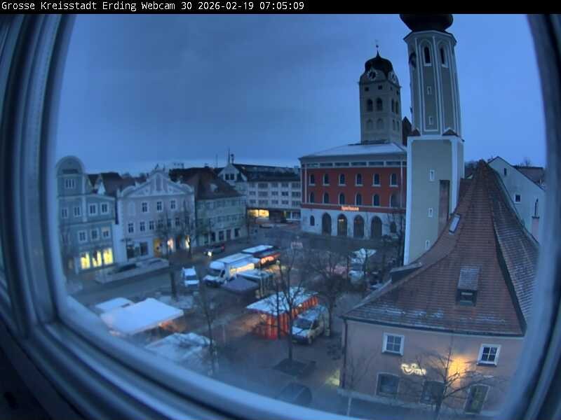 Archiv Foto Webcam Erding: Schrannenplatz und Kirche