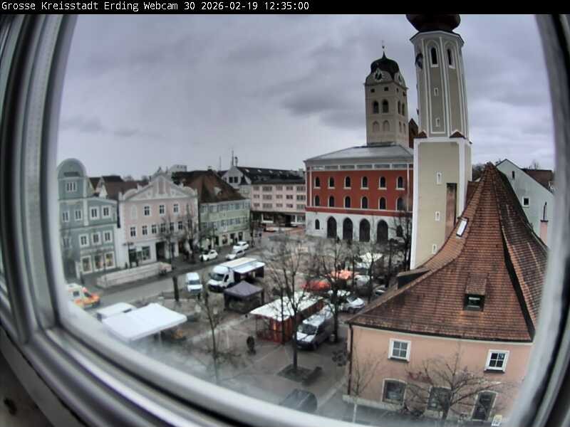 Archiv Foto Webcam Erding: Schrannenplatz und Kirche