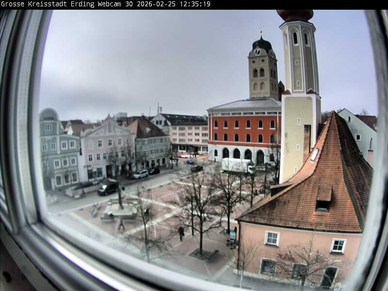Archiv Foto Webcam Erding: Schrannenplatz und Kirche