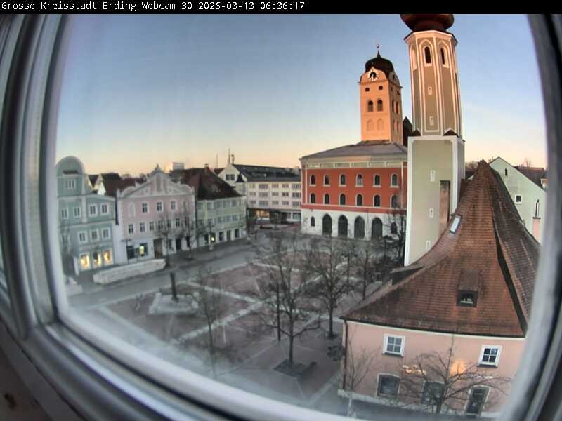 Archiv Foto Webcam Erding: Schrannenplatz und Kirche