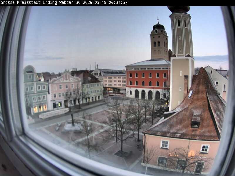 Archiv Foto Webcam Erding: Schrannenplatz und Kirche