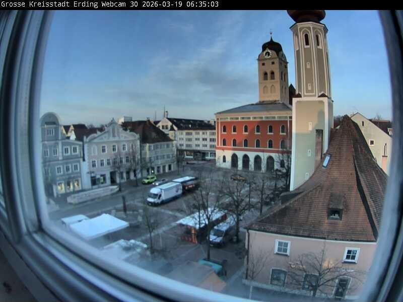 Archiv Foto Webcam Erding: Schrannenplatz und Kirche