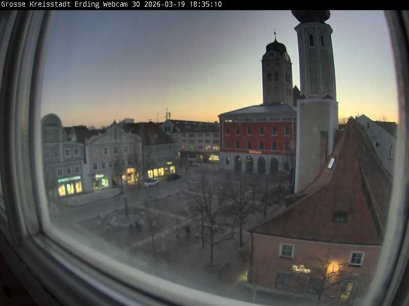 Archiv Foto Webcam Erding: Schrannenplatz und Kirche