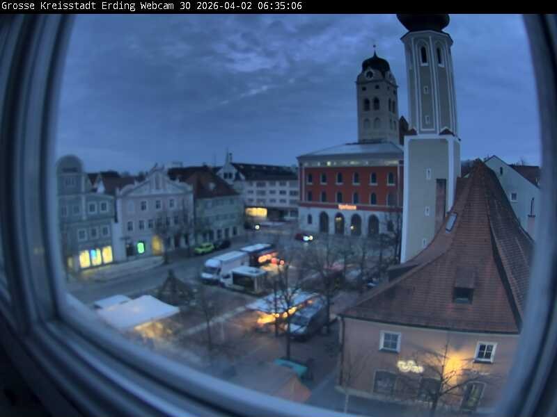 Archiv Foto Webcam Erding: Schrannenplatz und Kirche