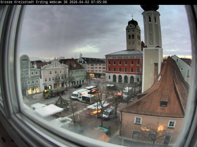 Archiv Foto Webcam Erding: Schrannenplatz und Kirche