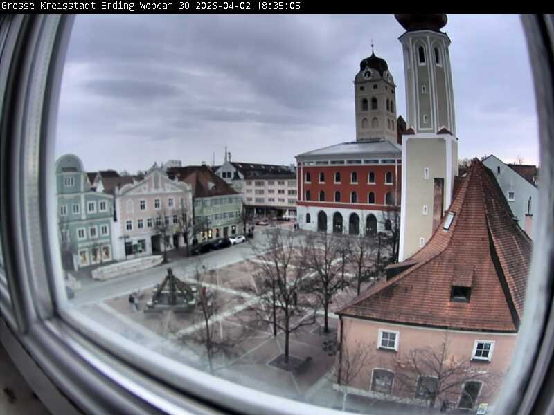Archiv Foto Webcam Erding: Schrannenplatz und Kirche