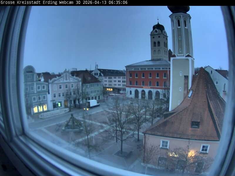 Archiv Foto Webcam Erding: Schrannenplatz und Kirche