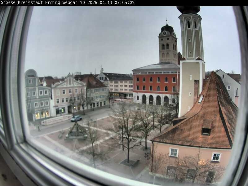 Archiv Foto Webcam Erding: Schrannenplatz und Kirche