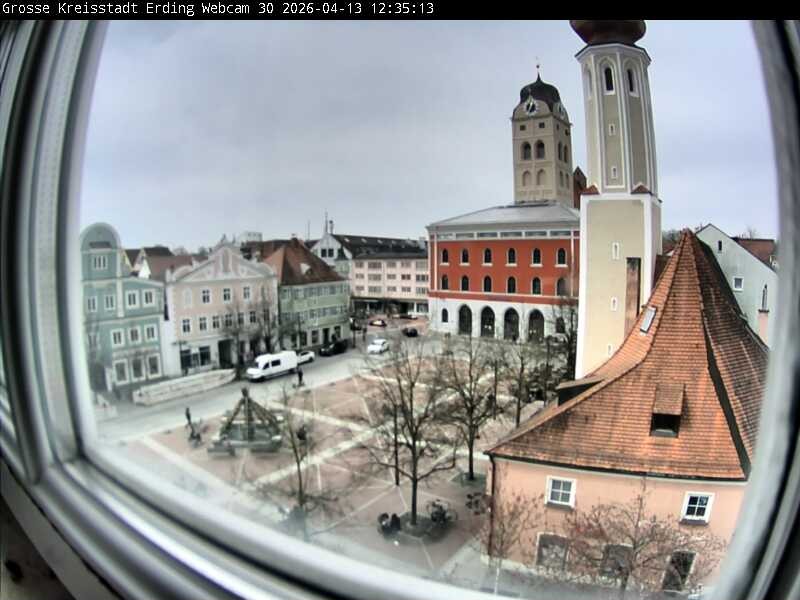 Archiv Foto Webcam Erding: Schrannenplatz und Kirche