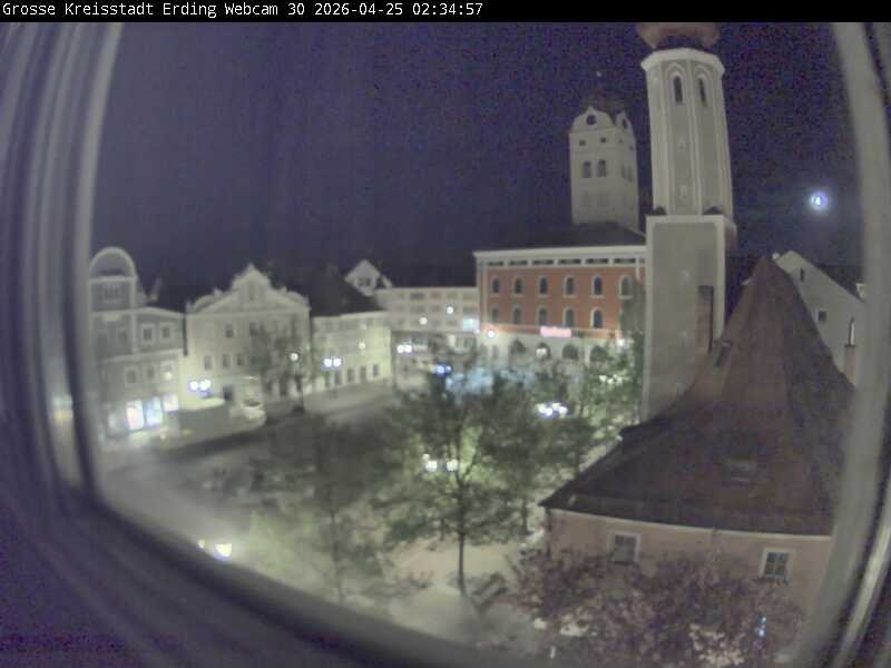 Archiv Foto Webcam Erding: Schrannenplatz und Kirche