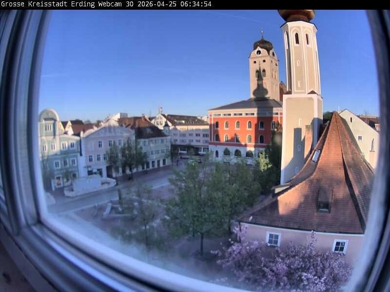 Archiv Foto Webcam Erding: Schrannenplatz und Kirche