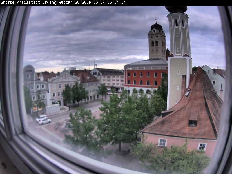 Archiv Foto Webcam Erding: Schrannenplatz und Kirche