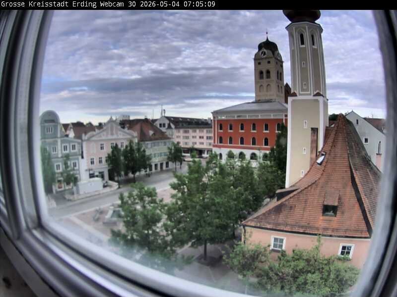 Archiv Foto Webcam Erding: Schrannenplatz und Kirche