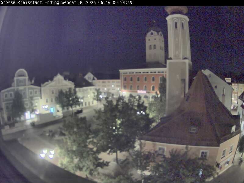 Archiv Foto Webcam Erding: Schrannenplatz und Kirche