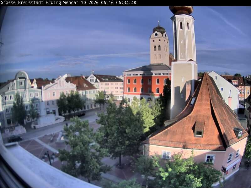 Archiv Foto Webcam Erding: Schrannenplatz und Kirche