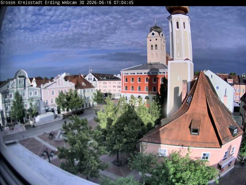 Archiv Foto Webcam Erding: Schrannenplatz und Kirche