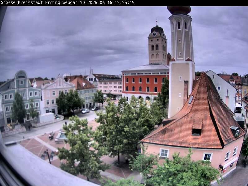 Archiv Foto Webcam Erding: Schrannenplatz und Kirche
