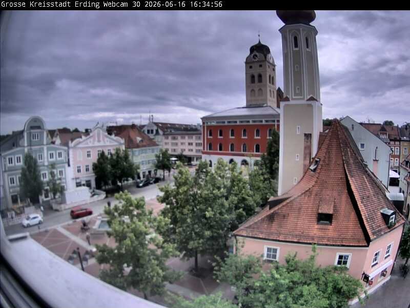Archiv Foto Webcam Erding: Schrannenplatz und Kirche