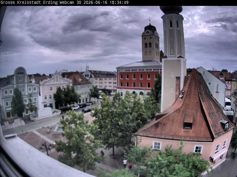 Archiv Foto Webcam Erding: Schrannenplatz und Kirche
