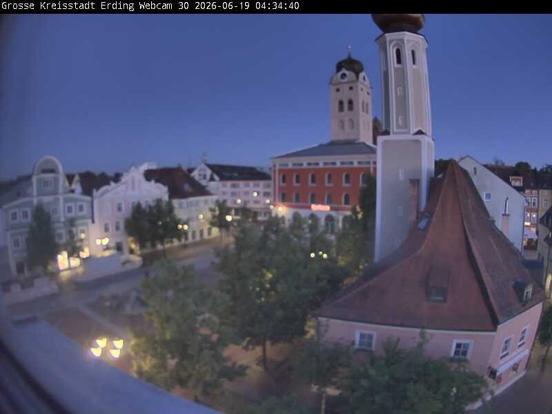 Archiv Foto Webcam Erding: Schrannenplatz und Kirche
