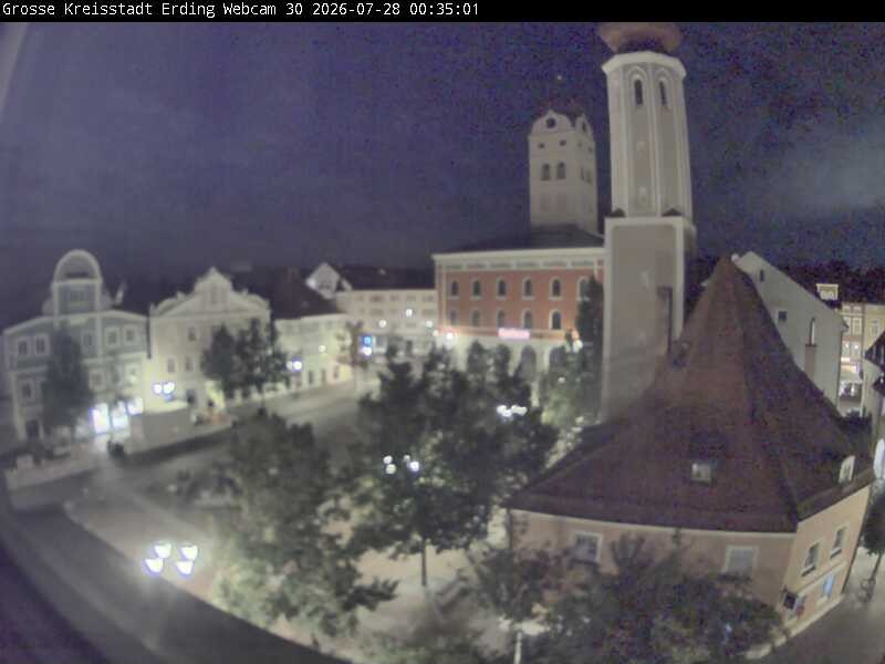 Archiv Foto Webcam Erding: Schrannenplatz und Kirche