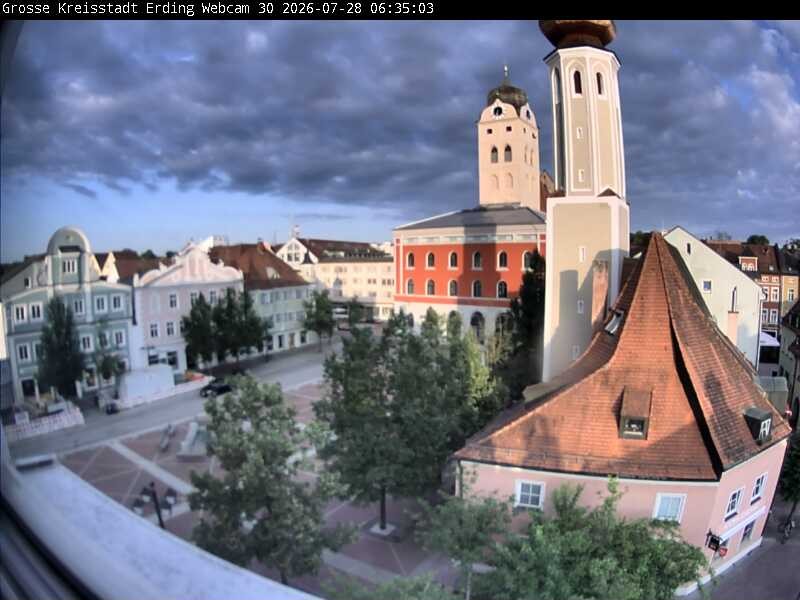 Archiv Foto Webcam Erding: Schrannenplatz und Kirche