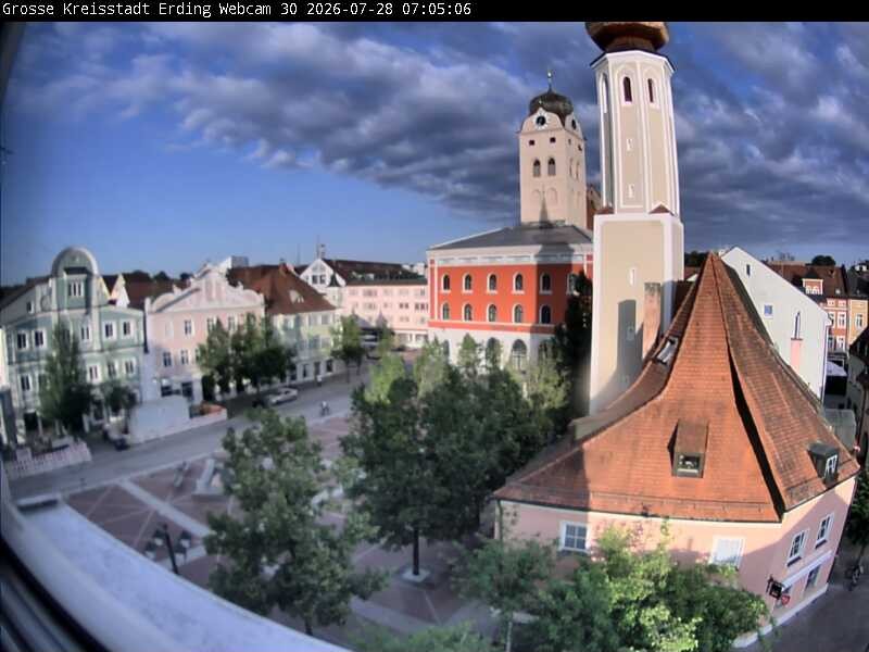 Archiv Foto Webcam Erding: Schrannenplatz und Kirche