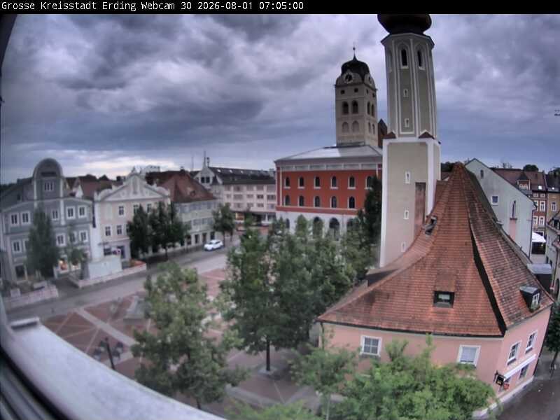 Archiv Foto Webcam Erding: Schrannenplatz und Kirche