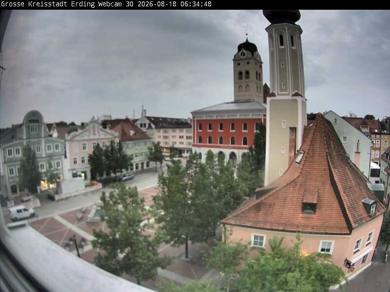 Archiv Foto Webcam Erding: Schrannenplatz und Kirche