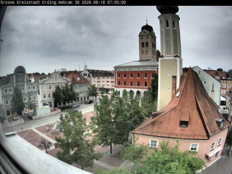 Archiv Foto Webcam Erding: Schrannenplatz und Kirche