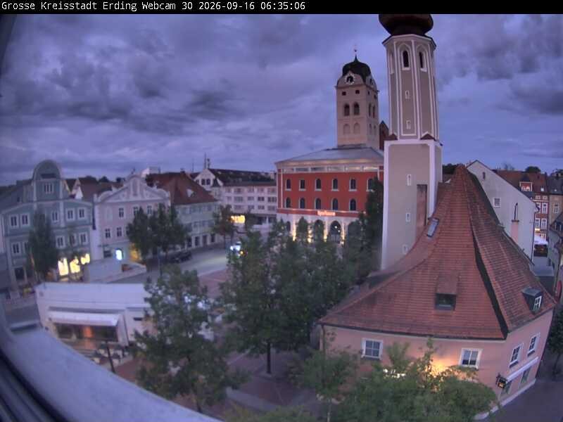 Archiv Foto Webcam Erding: Schrannenplatz und Kirche