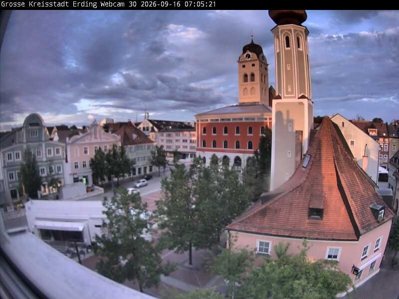 Archiv Foto Webcam Erding: Schrannenplatz und Kirche