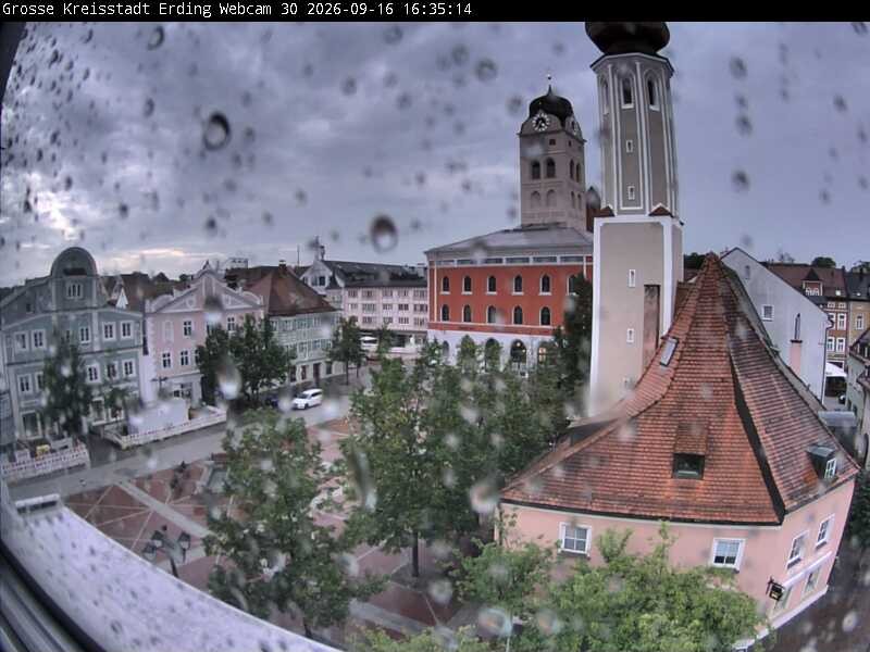 Archiv Foto Webcam Erding: Schrannenplatz und Kirche