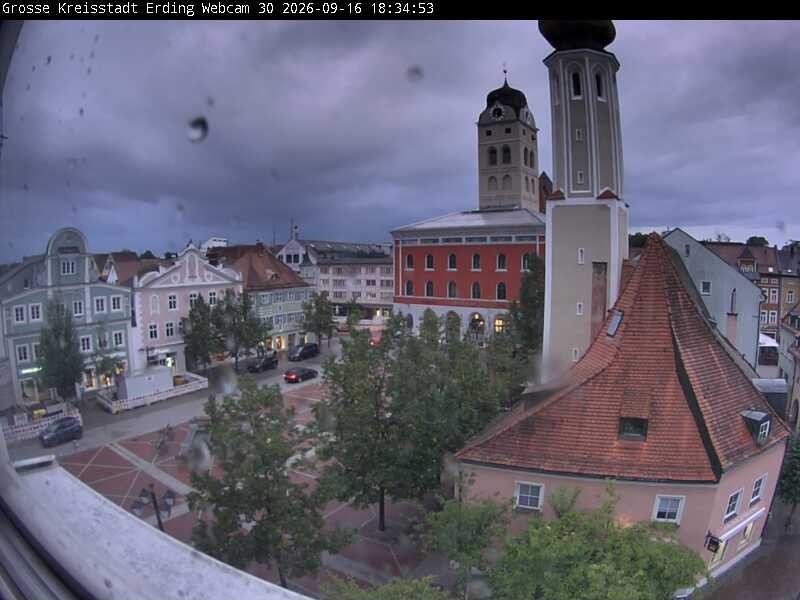 Archiv Foto Webcam Erding: Schrannenplatz und Kirche