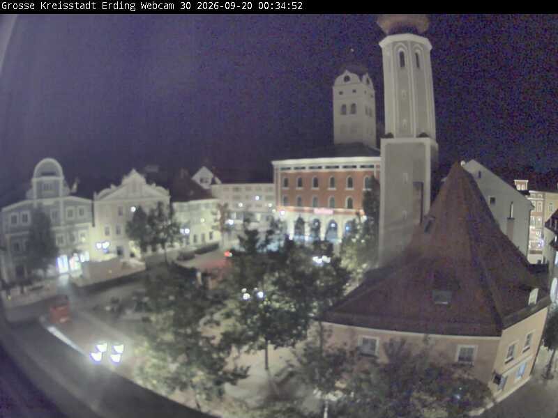 Archiv Foto Webcam Erding: Schrannenplatz und Kirche