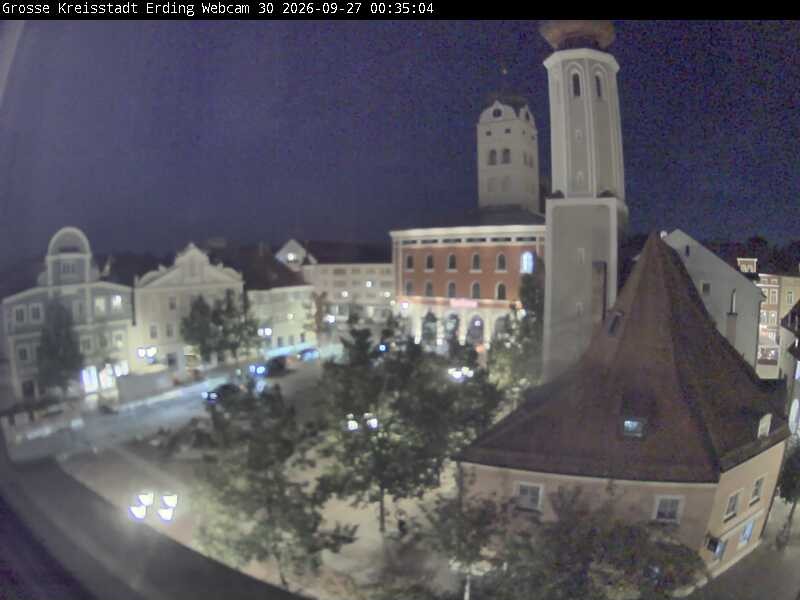 Archiv Foto Webcam Erding: Schrannenplatz und Kirche
